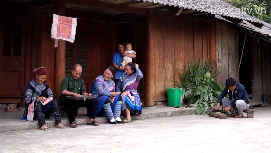 Người phụ nữ Mông tiêu biểu trong xây dựng mái ấm gia đình