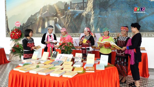 Hơn 200 ấn phẩm, tư liệu sách, tác phẩm ảnh được trưng bày giới thiệu tại Đại hội MTTQ Việt Nam tỉnh Lào Cai