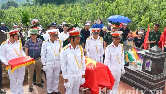 Lễ đón nhận và an táng hài cốt liệt sĩ tại xã Cam Cọn, huyện Bảo Yên