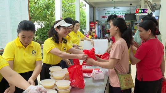 Những suất cháo mang tên hạnh phúc