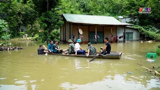 Lũ về bất ngờ, hơn 20 hộ dân xã Điện Quan ngập sâu trong nước