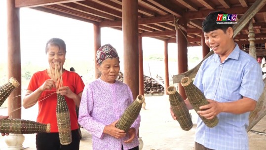 Độc đáo nghề đan rọ tôm ở Phan Thanh (Yên Bái)