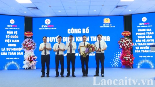 Bí thư Tỉnh ủy Đặng Xuân Phong dự Ngày hội toàn dân bảo vệ an ninh Tổ quốc tại Công ty Điện lực Lào Cai