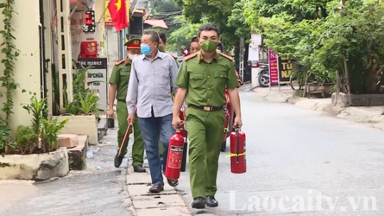 Thành phố Lào Cai kêu gọi toàn dân tham gia phong trào “Nhà tôi có bình chữa cháy”