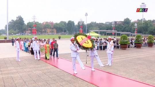 Về thăm lăng Bác những ngày mùa Thu lịch sử