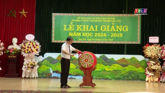 Học sinh Lào Cai nô nức khai giảng