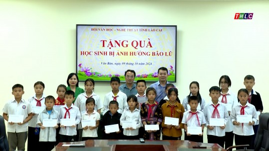 Trao 90 suất quà cho học sinh bị ảnh hưởng do thiên tai