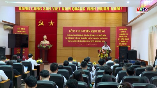 Bộ Trưởng Bộ Thông tin và Truyền thông làm việc với ngành thông tin và truyền thông tỉnh Lào Cai