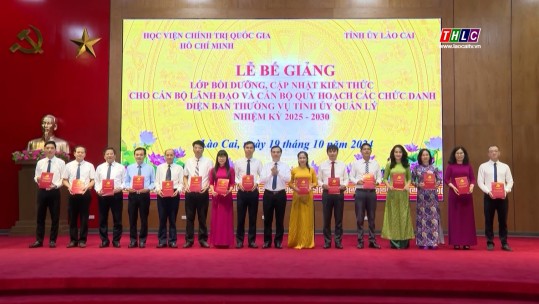 Bế giảng lớp bồi dưỡng, cập nhật kiến thức cho cán bộ lãnh đạo