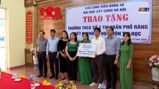 Trao tặng thiết bị trường học cho Trường THCS số 2 Phố Ràng, huyện Bảo Yên