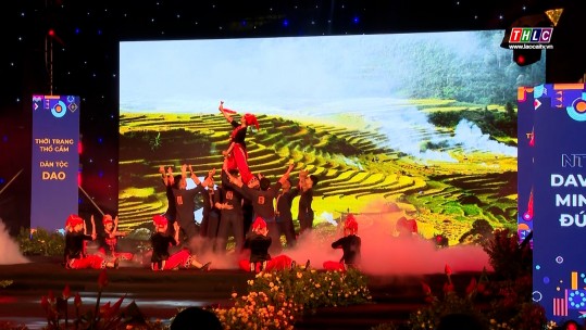 Quảng bá thổ cẩm Lào Cai đến du khách qua Festival “Thổ cẩm Lào Cai – Sắc màu văn hóa 2024”