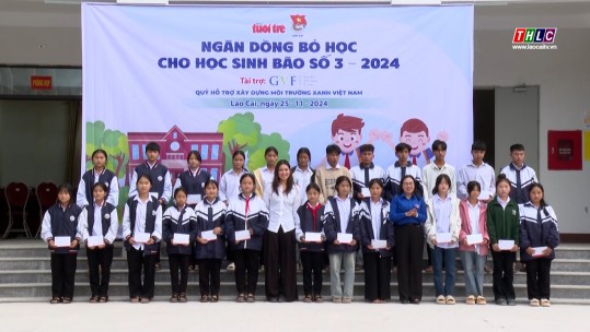 Trao 100 suất học bổng 