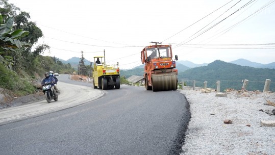 Đẩy nhanh xử lý điểm đen mất an toàn giao thông trên Quốc lộ 4D