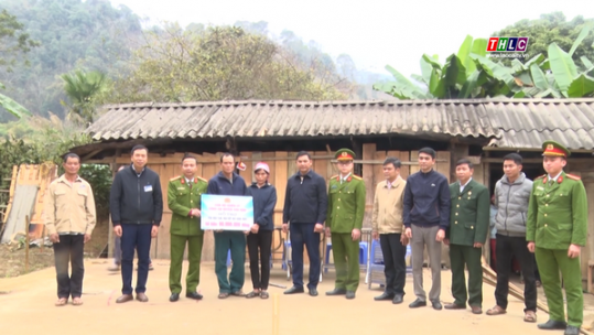 Công an huyện Văn Bàn khởi công làm nhà cho hộ nghèo