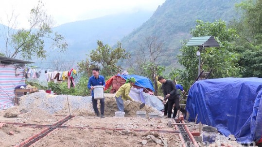 Thanh niên “xắn tay” xóa nhà tạm, nhà dột nát