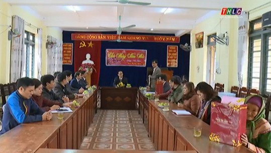 Phó Chủ tịch UBND tỉnh Nguyễn Hữu Thể thăm và tặng quà Tết tại huyện Bảo Thắng