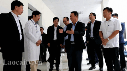Bí thư Tỉnh ủy Nguyễn Văn Vịnh thăm Bệnh viện nội tiết và Bệnh viện Y học cổ truyền tỉnh Lào Cai