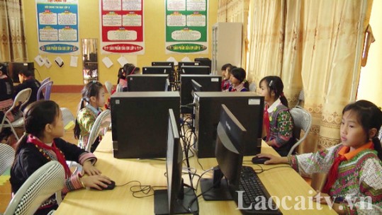 Nỗ lực đưa học sinh tiểu học ở điểm trường lẻ về trường chính