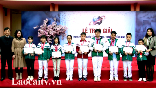 Trao giải cho các học sinh tham gia kỳ thi ASMO 2019