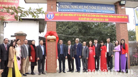 Trường THPT số 2 Bảo Thắng đón Bằng công nhận trường đạt chuẩn quốc gia mức độ 1