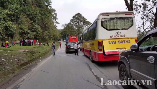 Phân luồng giao thông trên Quốc lộ 4D dịp công bố thành lập thị xã Sa Pa