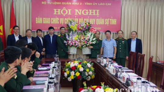 Hội nghị bàn giao Chính ủy Bộ CHQS tỉnh Lào Cai