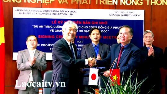 Ký kết biên bản ghi nhớ về phòng, chống rủi ro thiên tai