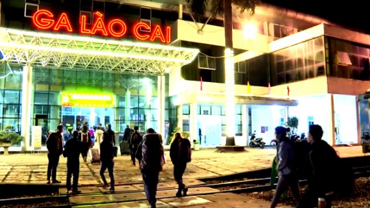 Ga Lào Cai - Sôi động ngày đầu năm