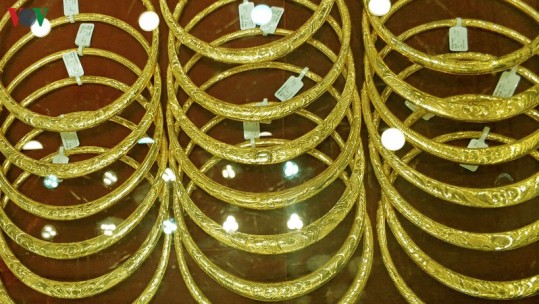 Giá vàng SJC tăng nhanh gần mốc 45 triệu đồng/lượng
