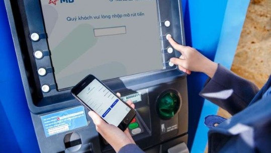 Nhiều ngân hàng giảm phí, miễn phí khi giao dịch online
