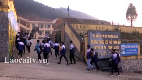 Học sinh THPT&GDTX Lào Cai háo hức trở lại trường sau kì nghỉ dài