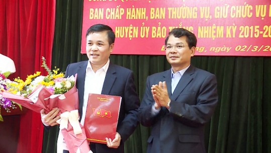 Công bố Quyết định về việc điều động, chỉ định tham gia Ban Thường vụ giữ chức vụ Phó Bí thư huyện ủy Bảo Thắng nhiệm kì 2015-2020.