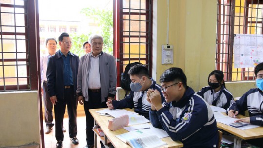 Phó Chủ tịch UBND tỉnh Hoàng Quốc Khánh kiểm tra công tác phòng, chống Covid-19 tại các trường học