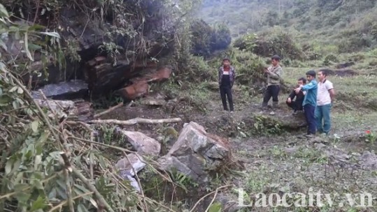 Bắc Hà: Sập khe đá lúc trú mưa, 3 người thương vong