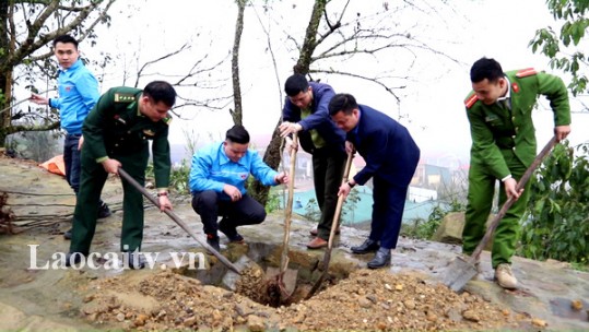 Thị Đoàn Sa Pa tổ chức chương trình “Tháng ba biên giới” tại xã Y Tý
