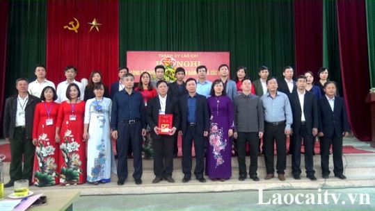 Bàn giao Đảng bộ xã Cốc San về Đảng bộ thành phố Lào Cai