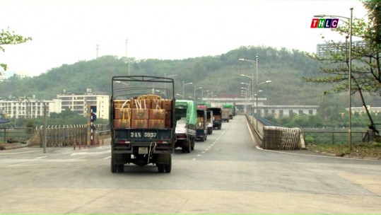 Hoạt động xuất nhập khẩu qua cửa khẩu Lào Cai nhộn nhịp trở lại