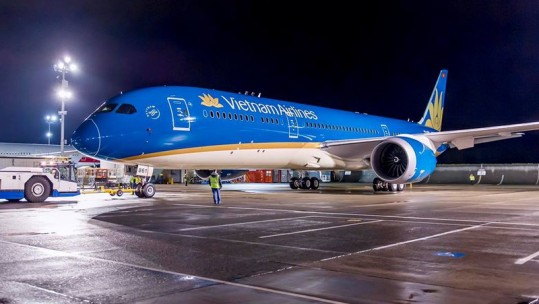 Vietnam Airlines tạm dừng 2 đường bay đi Pháp và Malaysia