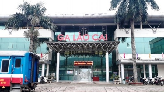 Tạm dừng tàu khách tuyến Lào Cai - Hà Nội