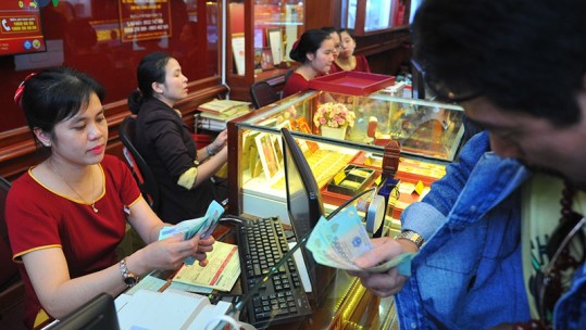 Giá vàng thế giới lao dốc, chênh lệch hơn 4 triệu đồng/lượng với SJC