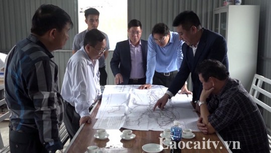 Bí thư Tỉnh ủy Lào Cai Nguyễn Văn Vịnh kiểm tra tiến độ thi công trụ sở khu hành chính mới huyện Bảo Yên