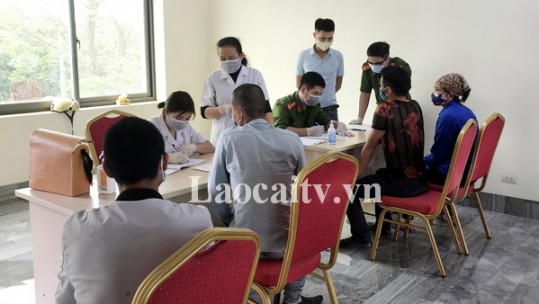 Lào Cai kịp thời cách ly hành khách trên chuyến xe có 2 trường hợp tiếp xúc gần với bệnh nhân mắc Covid-19