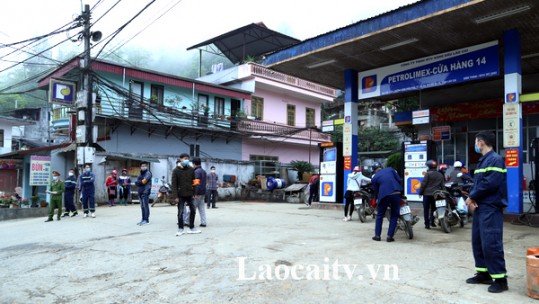 Sa Pa tuyên truyền, vận động người dân không mua tích trữ xăng dầu