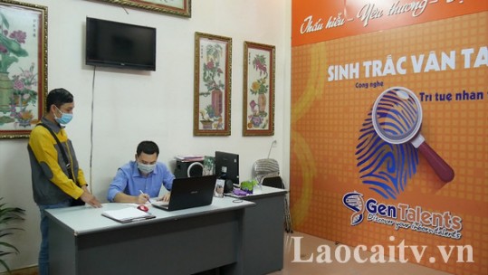 Lào Cai đẩy mạnh dịch vụ bưu chính công ích nhằm hạn chế tiếp xúc đông người