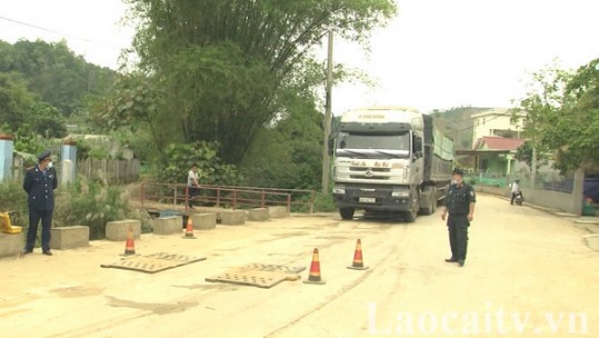 Thanh tra giao thông tăng cường kiểm soát, xử lý vi phạm tải trọng, kích thước thành thùng xe tải