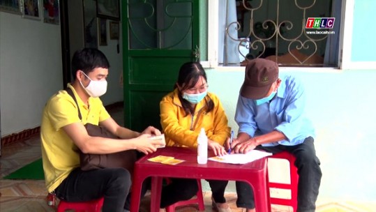 Người dân Lào Cai phấn khởi được nhận lương hưu tại nhà