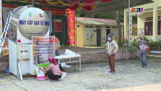 Hơn 2 tấn gạo được trao tặng cho Nhân dân xã Liên Minh, thị xã Sa Pa
