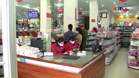 Nhiều cửa hàng kinh doanh các mặt hàng không thiết yếu hoạt động trở lại