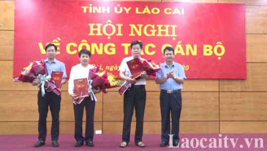 Tỉnh ủy Lào Cai tổ chức hội nghị thông báo quyết định về công tác cán bộ và chia tay các đồng chí nghỉ hưu, chuyển công tác