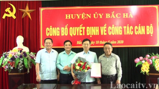 Huyện ủy Bắc Hà công bố quyết định về công tác cán bộ